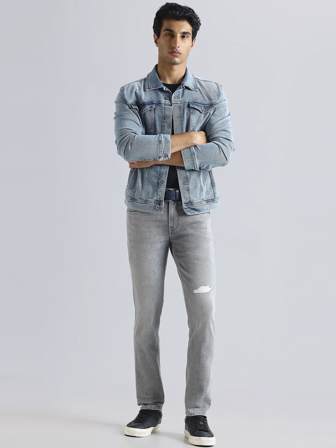 

Pepe Jeans Men Slim Fit Mildly Distressed Stretchable Jeans, Grey