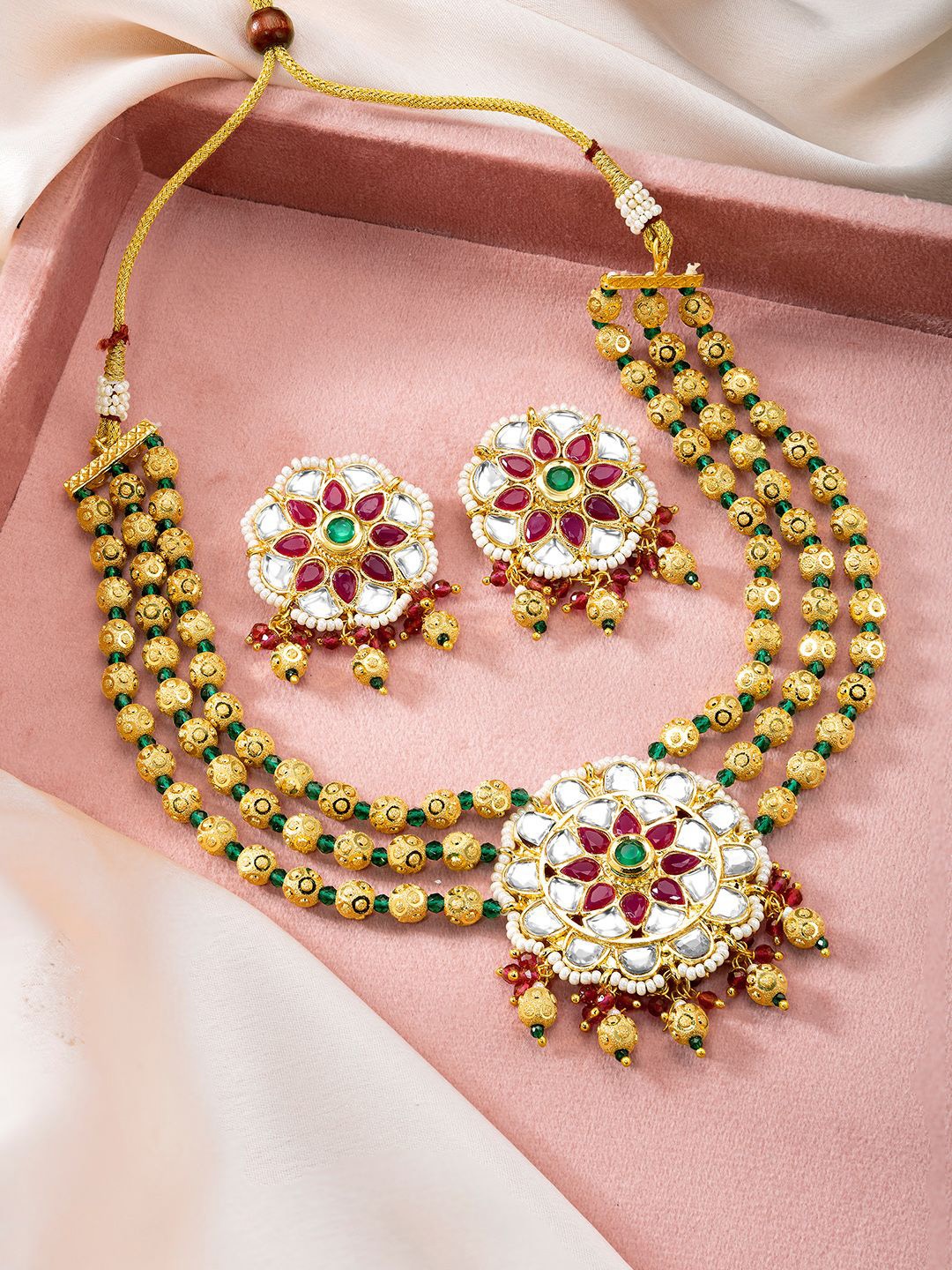 

Peora Gold-Plated Kundan-Studded & Beaded Jewellery Set