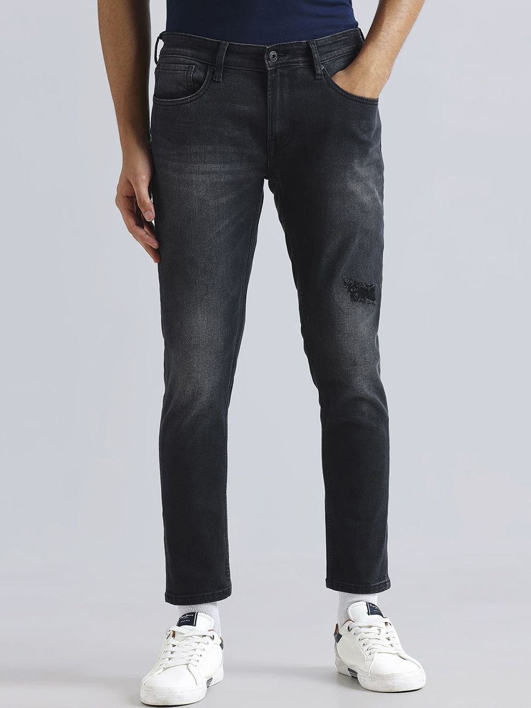 

Pepe Jeans Men Oliver Slim Fit Mildly Distressed Light Fade Stretchable Jeans, Black