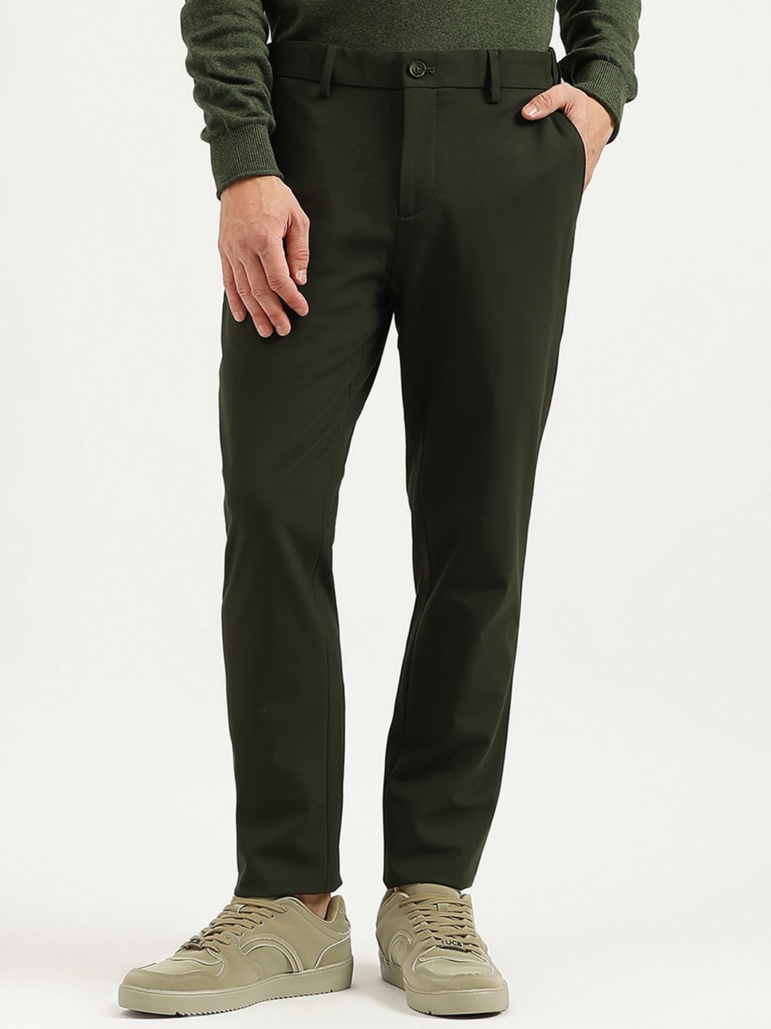 

United Colors of Benetton Men Solid Slim Fit Trousers, Green