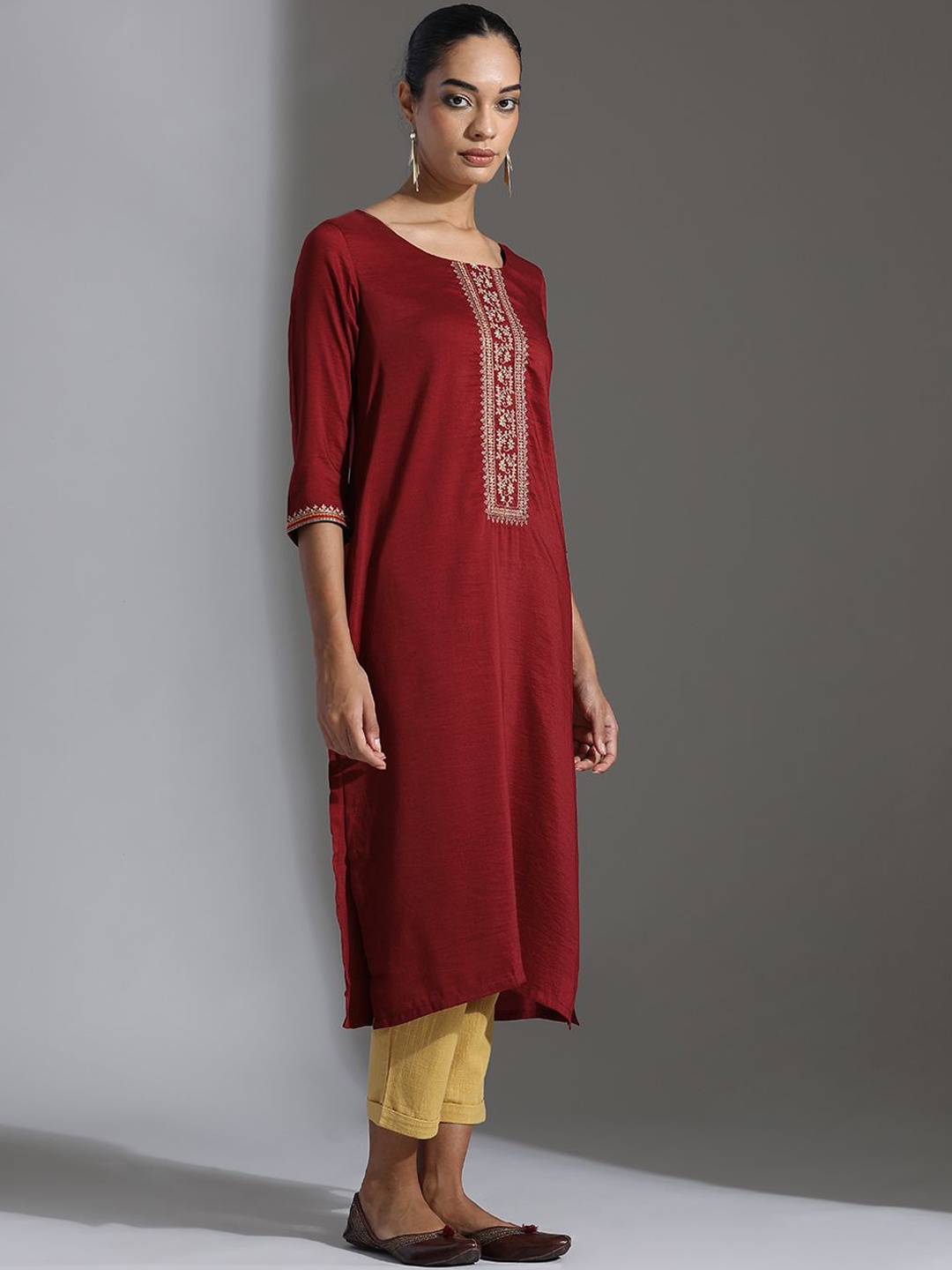 

Jaipur Kurti Floral Embroidered Straight Kurta, Maroon