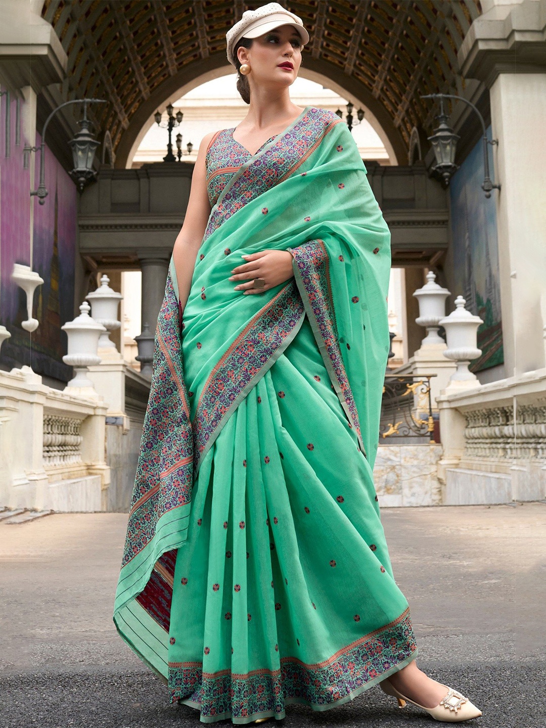

MySilkLove Floral Printed Saree, Green