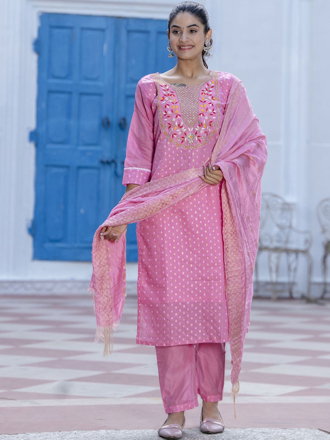 

VredeVogel Floral Embroidered Chanderi Silk Straight Kurta & Trousers With Dupatta, Pink