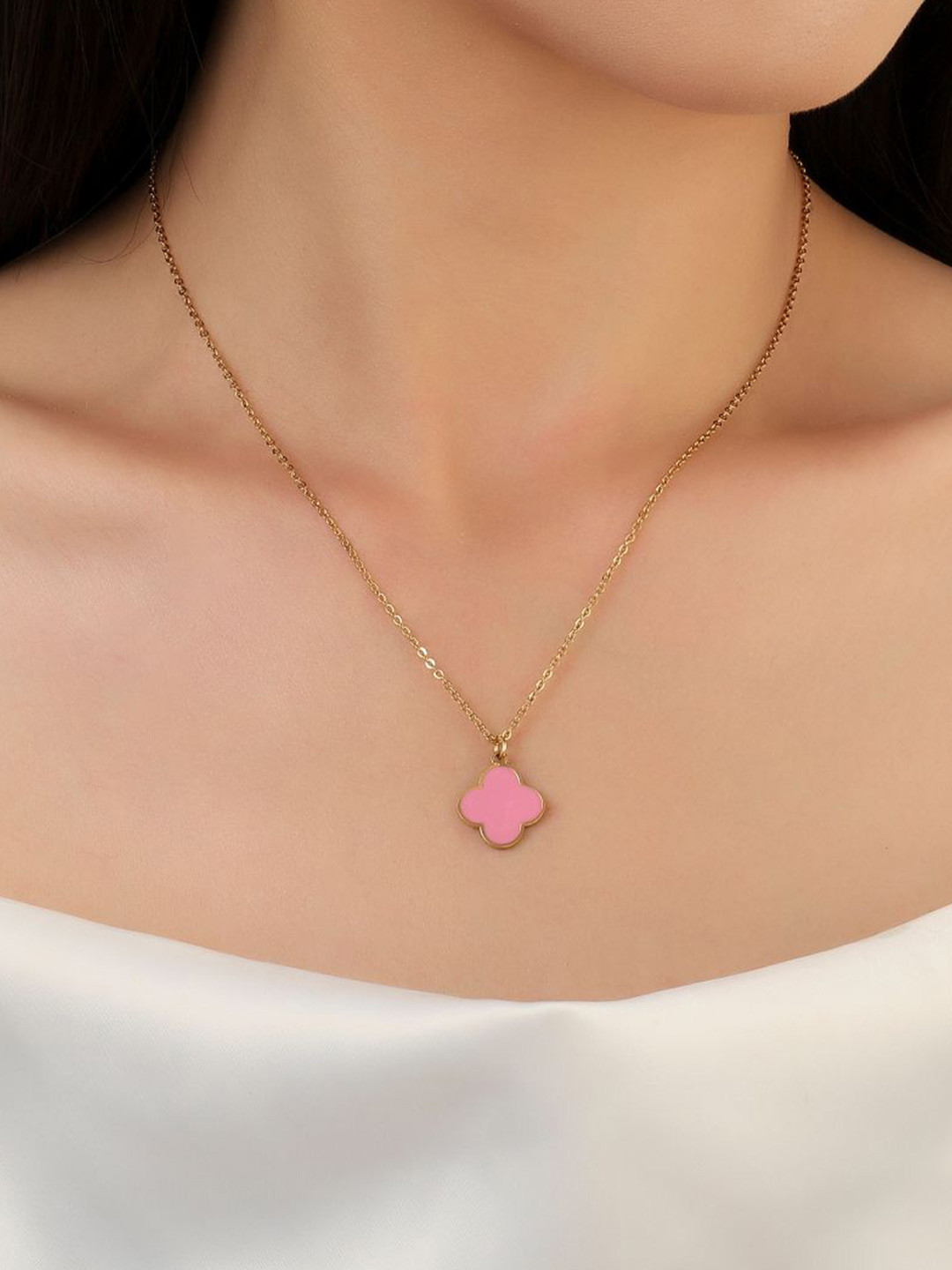 

SALTY Stainless Steel Floral Shaped Pendant with Chain, Gold