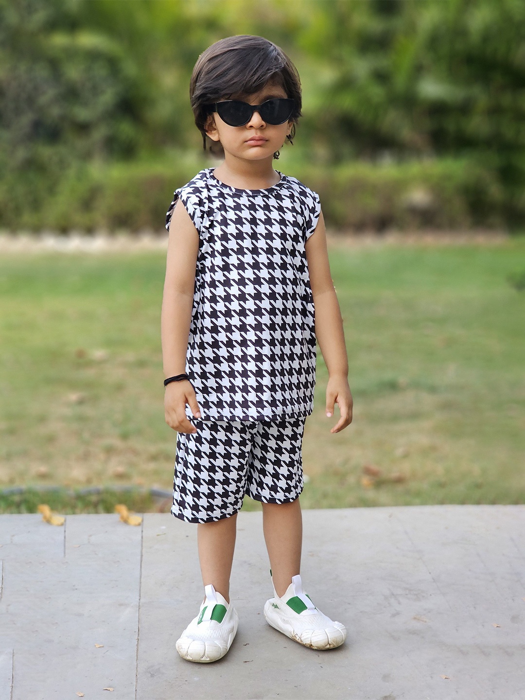 

Emblica Boys Checked T-shirt With Shorts, White