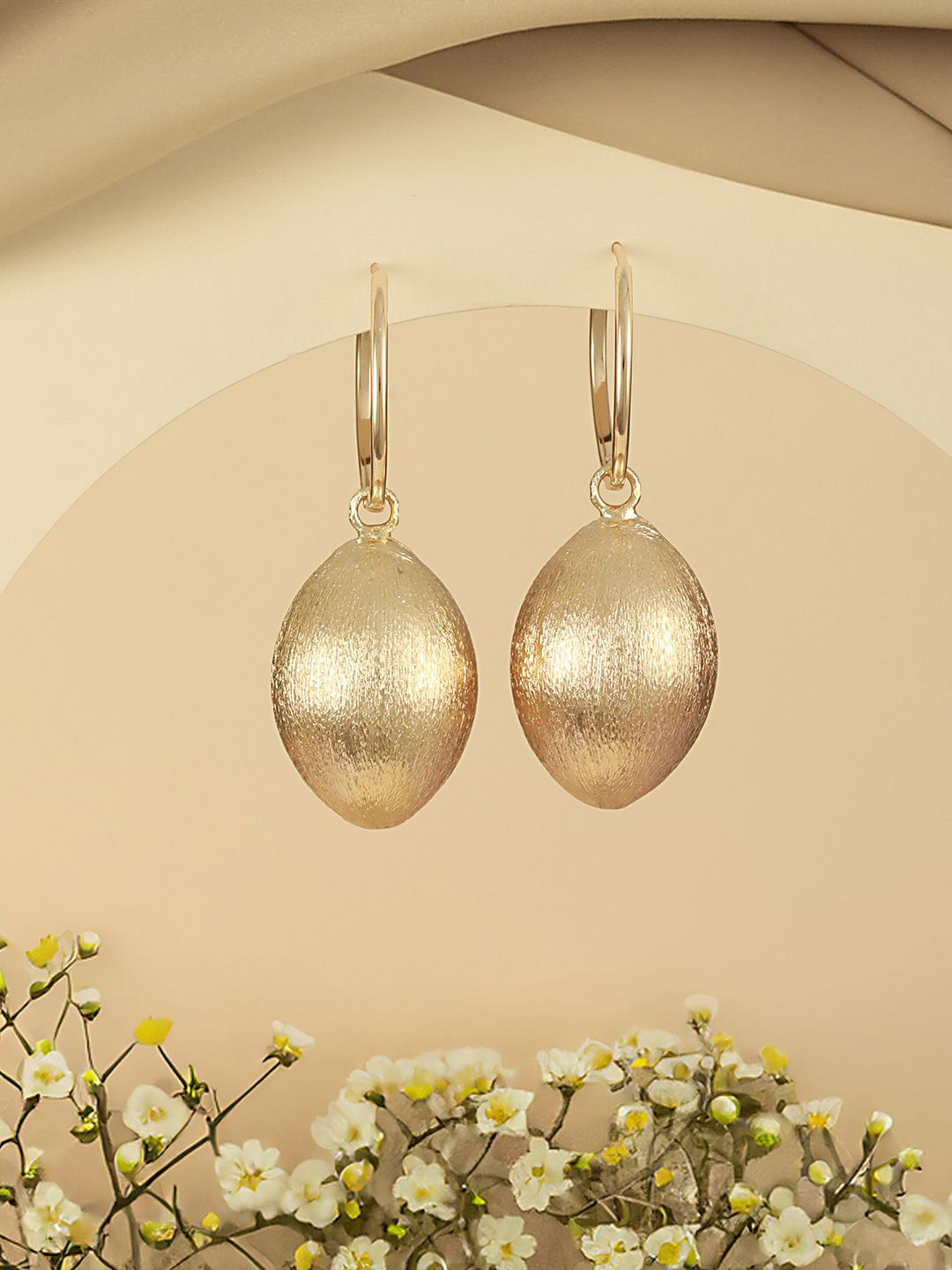 

SARAF TRENDZ Gold Plated Stainless Steel Anti-Tarnish Oval Shaped Hoop Earrings