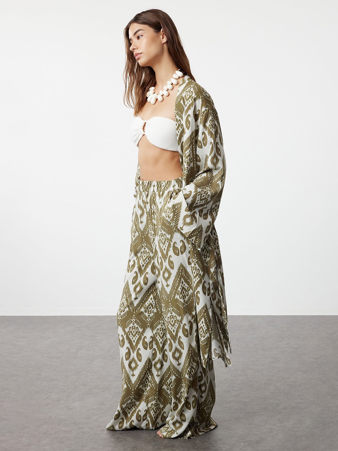 

Trendyol Printed Longline Tie-Up Shrug, Green
