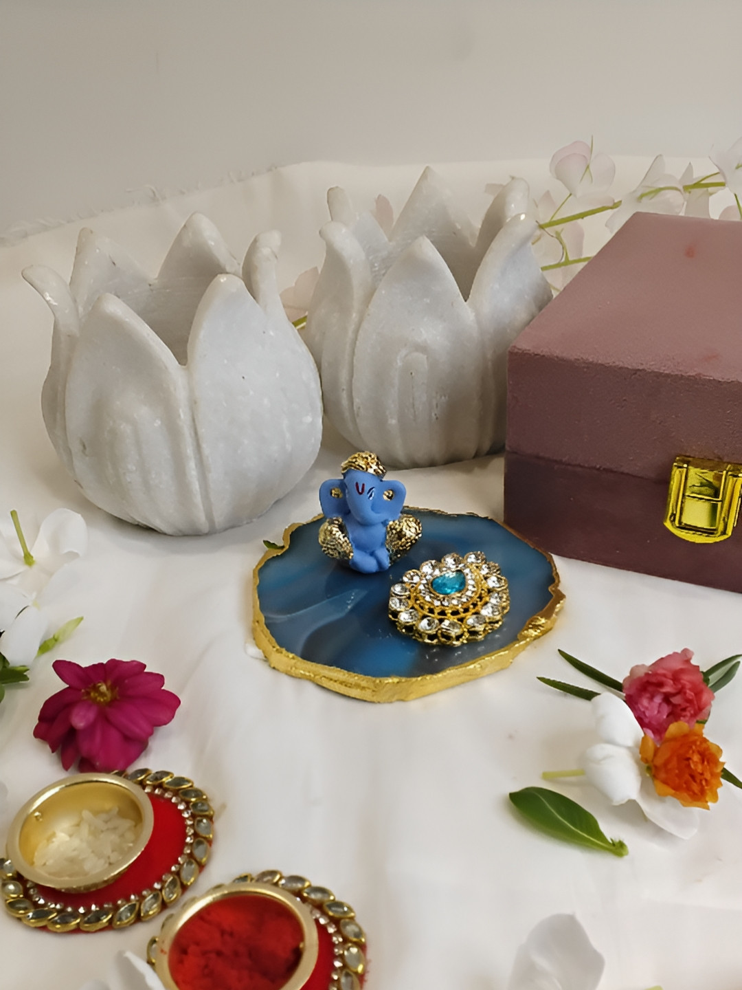 

HOMEARTE Ganesha Showpiece With Agate Festive Home Decor With Velvet Box, Turquoise blue