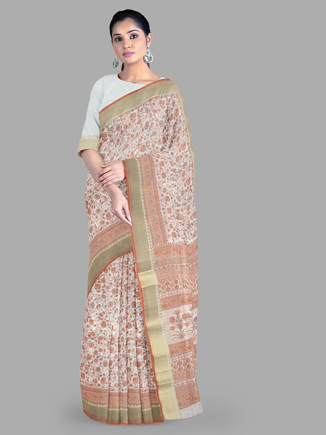 

The Chennai Silks Floral Pure Cotton Gadwal Saree With Zari, Off white