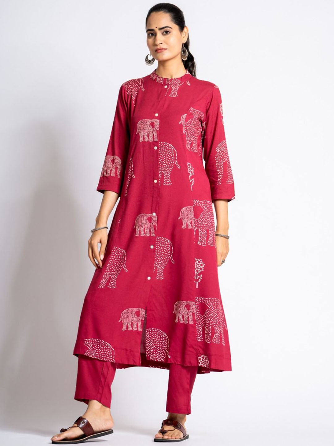 

INDYES Animal Printed Mandarin Collar A-Line Kurta with Trousers, Pink