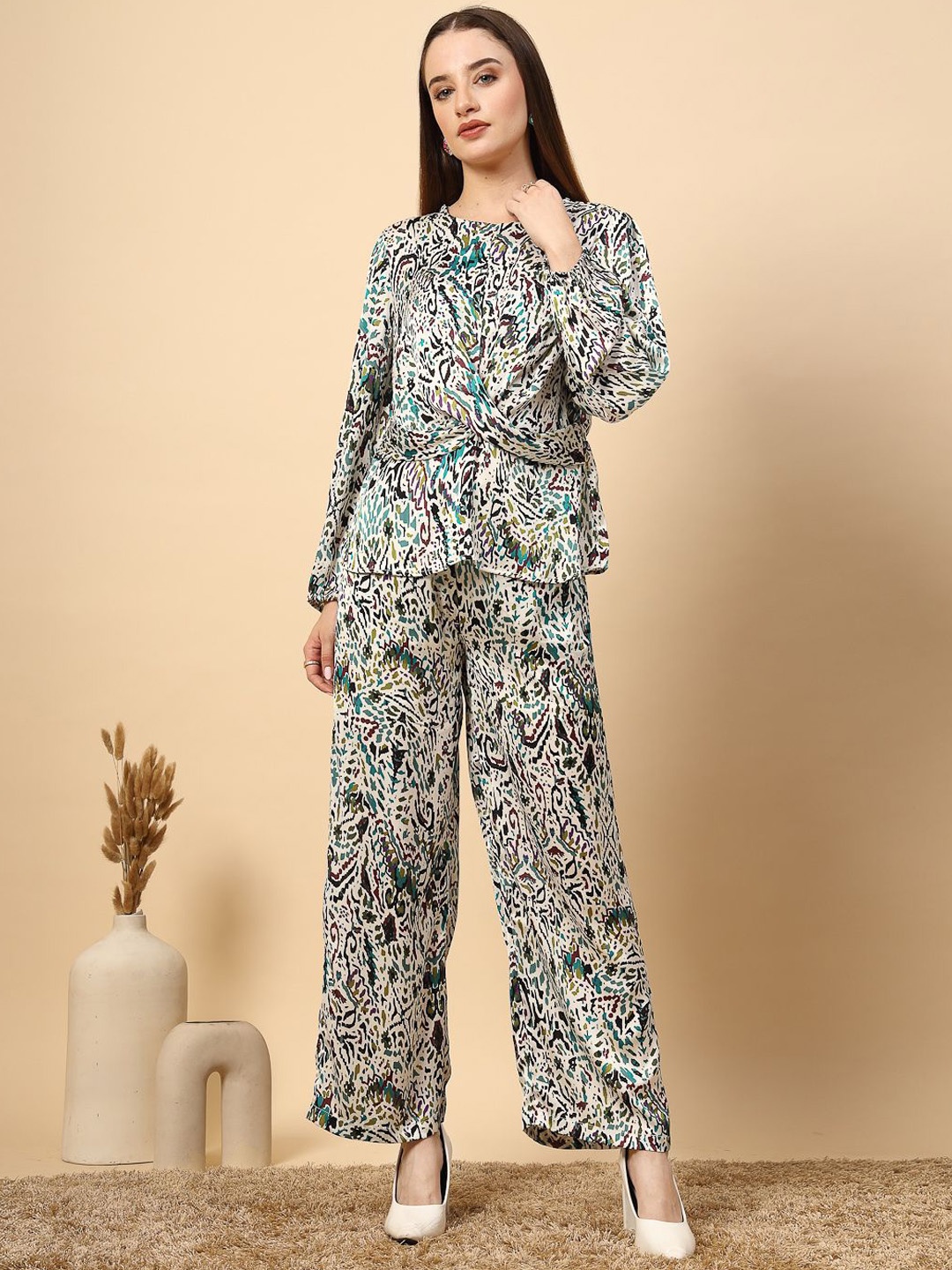 

Gipsy Abstract Printed Top With Trousers, Green