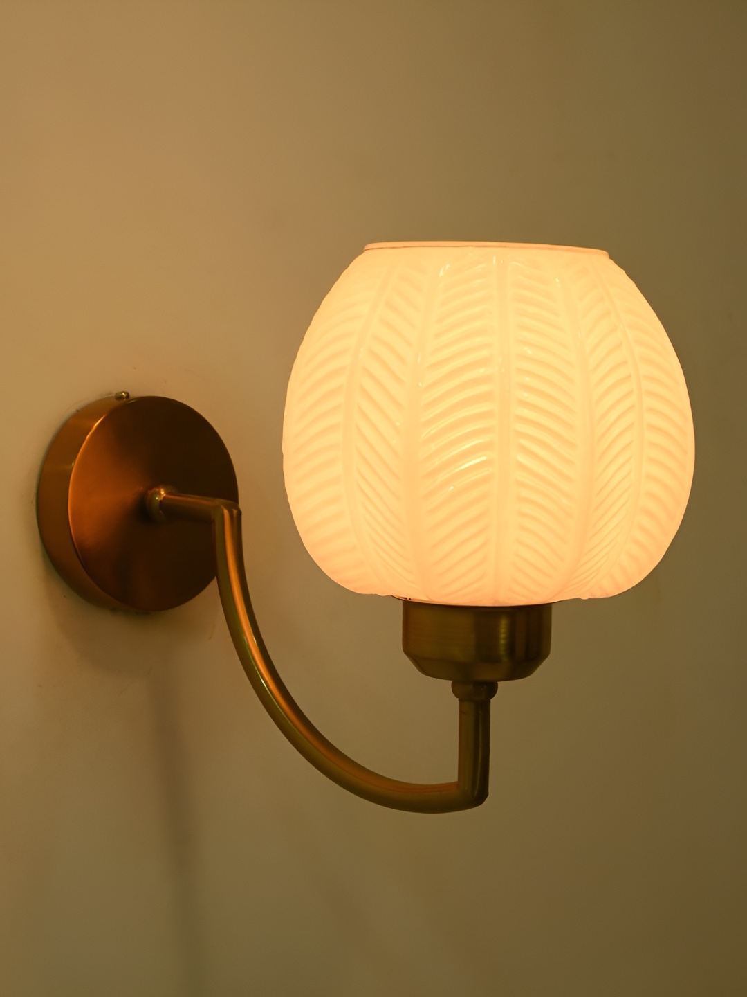 

Afast Gold-Toned & Glass Textured Abstract Shaped Wall Lamp