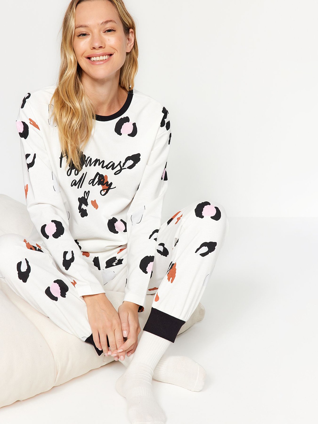 

Trendyol Women Typography Printed Long Sleeves Night suit, White