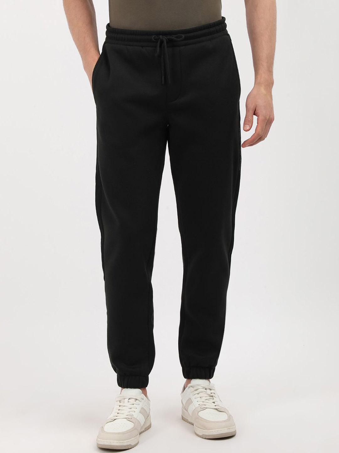 

Calvin Klein Jeans Men Mid-Rise Joggers, Black