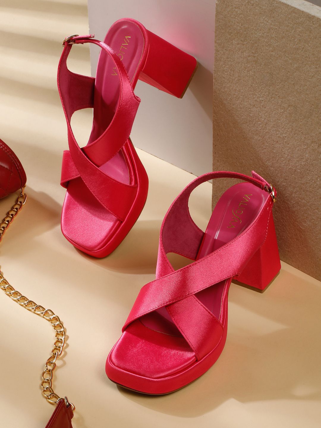 

VALIOSAA Women Block Sandals, Fuchsia