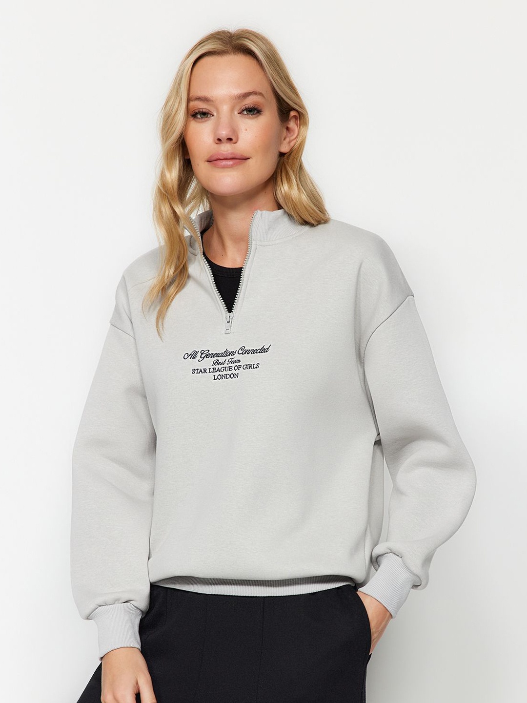 

Trendyol Women Sweatshirt, Na
