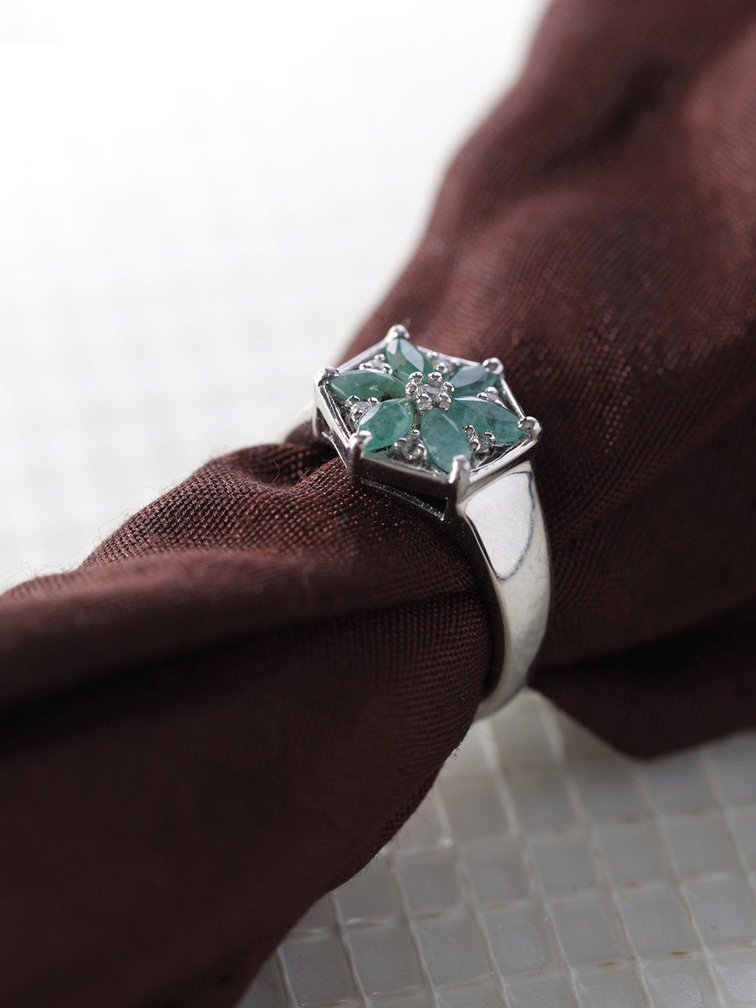 

Exotic India Emerald Stone Floral Design Sterling Silver Ring