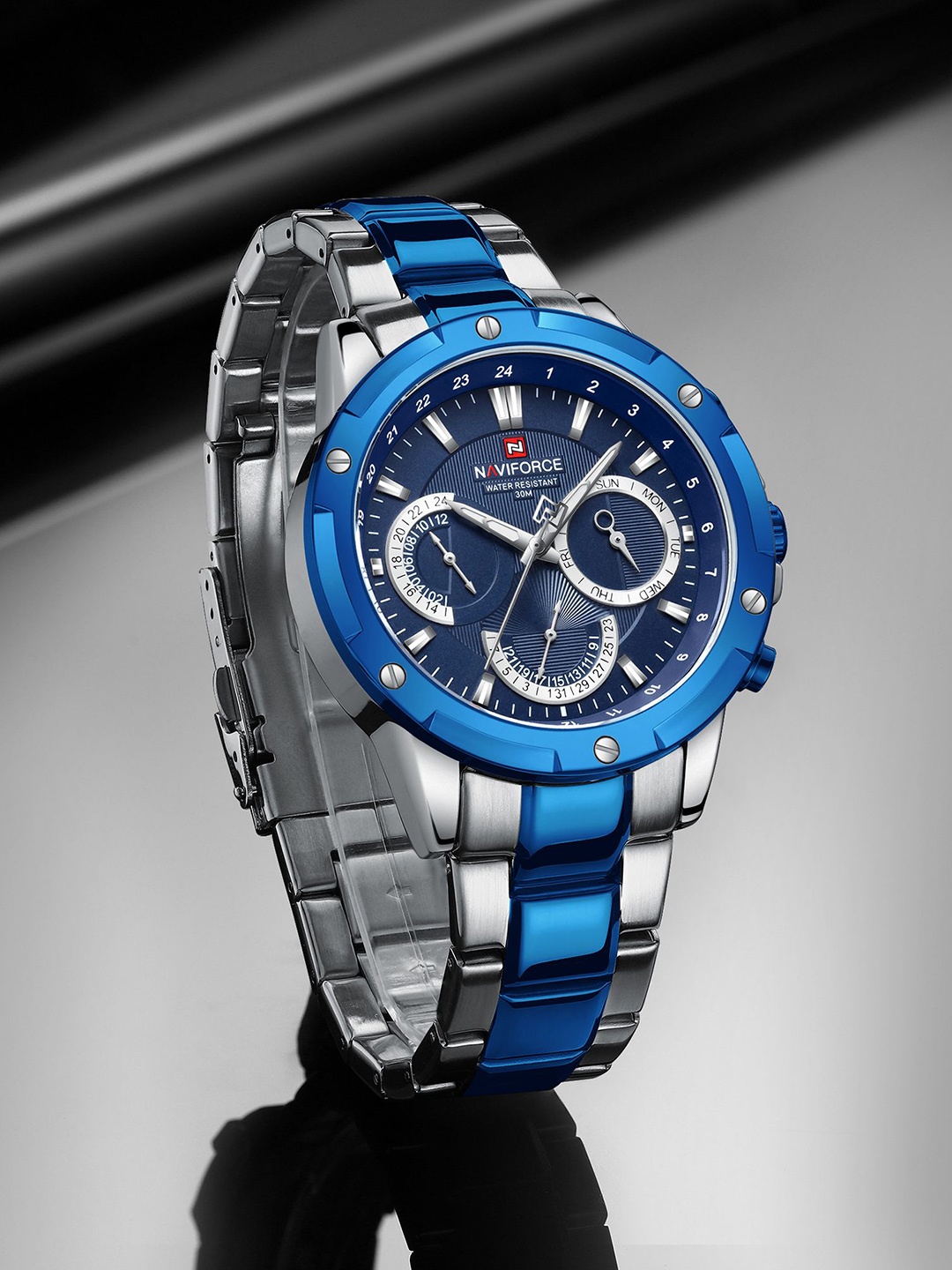 

Naviforce Men Brass Embellished Dial & Stainless Steel Straps Analogue Chronograph Watch NF9196 SBEBE, Silver