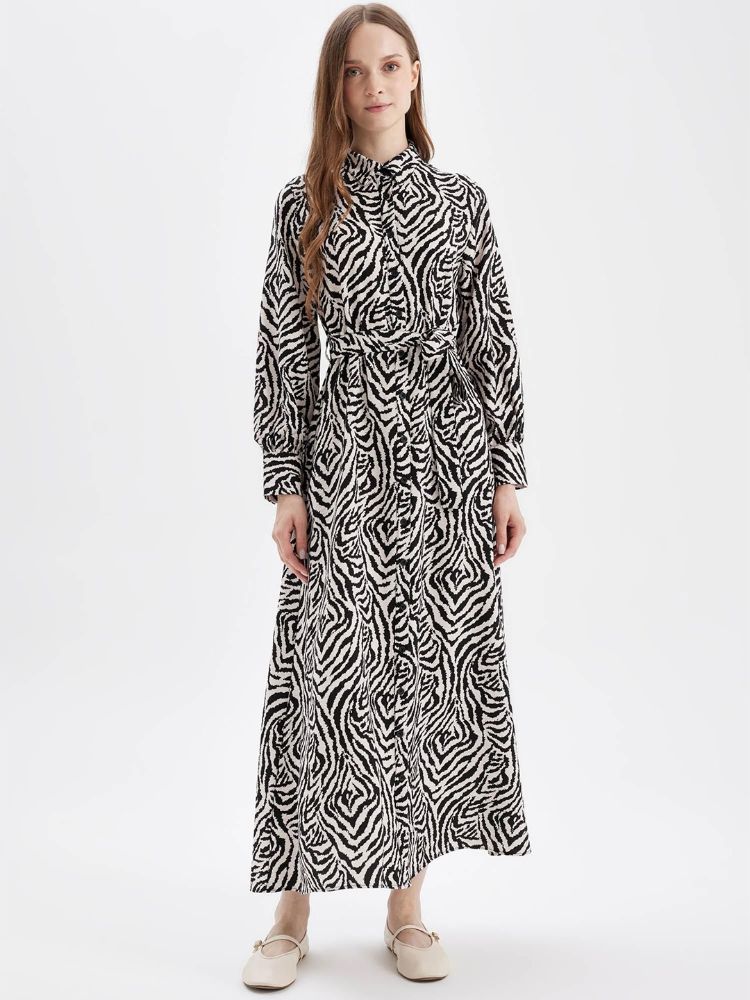 

DeFacto Women Animal Printed Mock Neck Maxi Dress, White