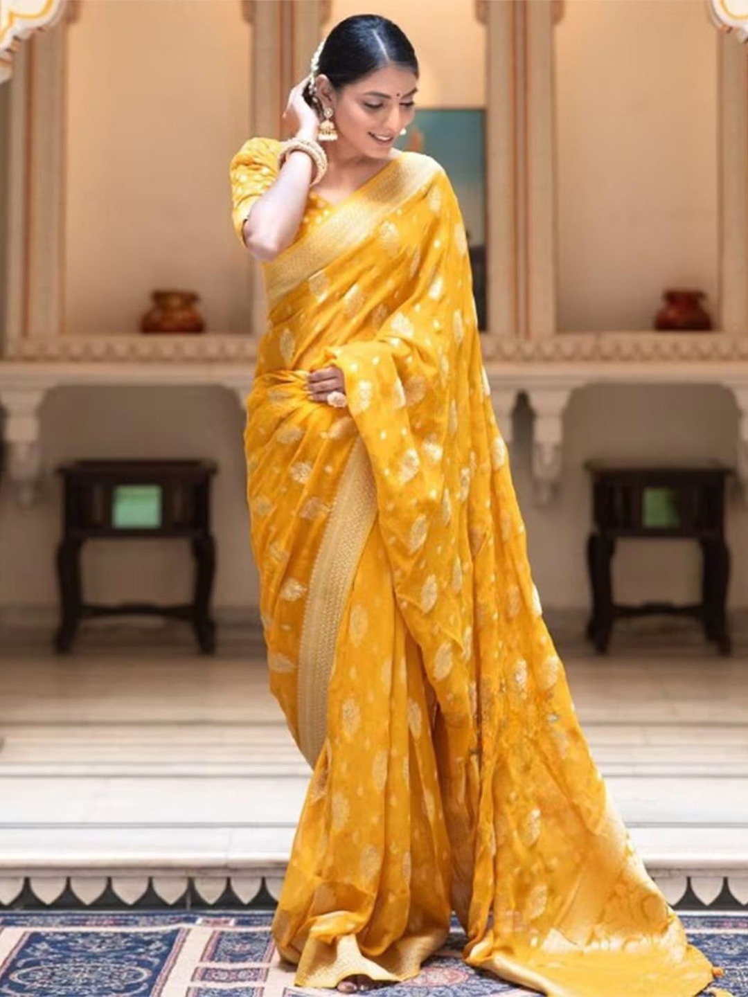 

BerMondsey Woven Design Zari Banarasi Saree, Yellow