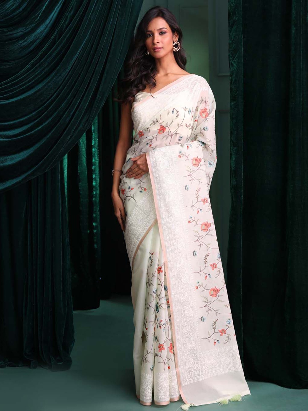 

Indethnic Floral Printed Banarasi Saree With Blouse Piece, White