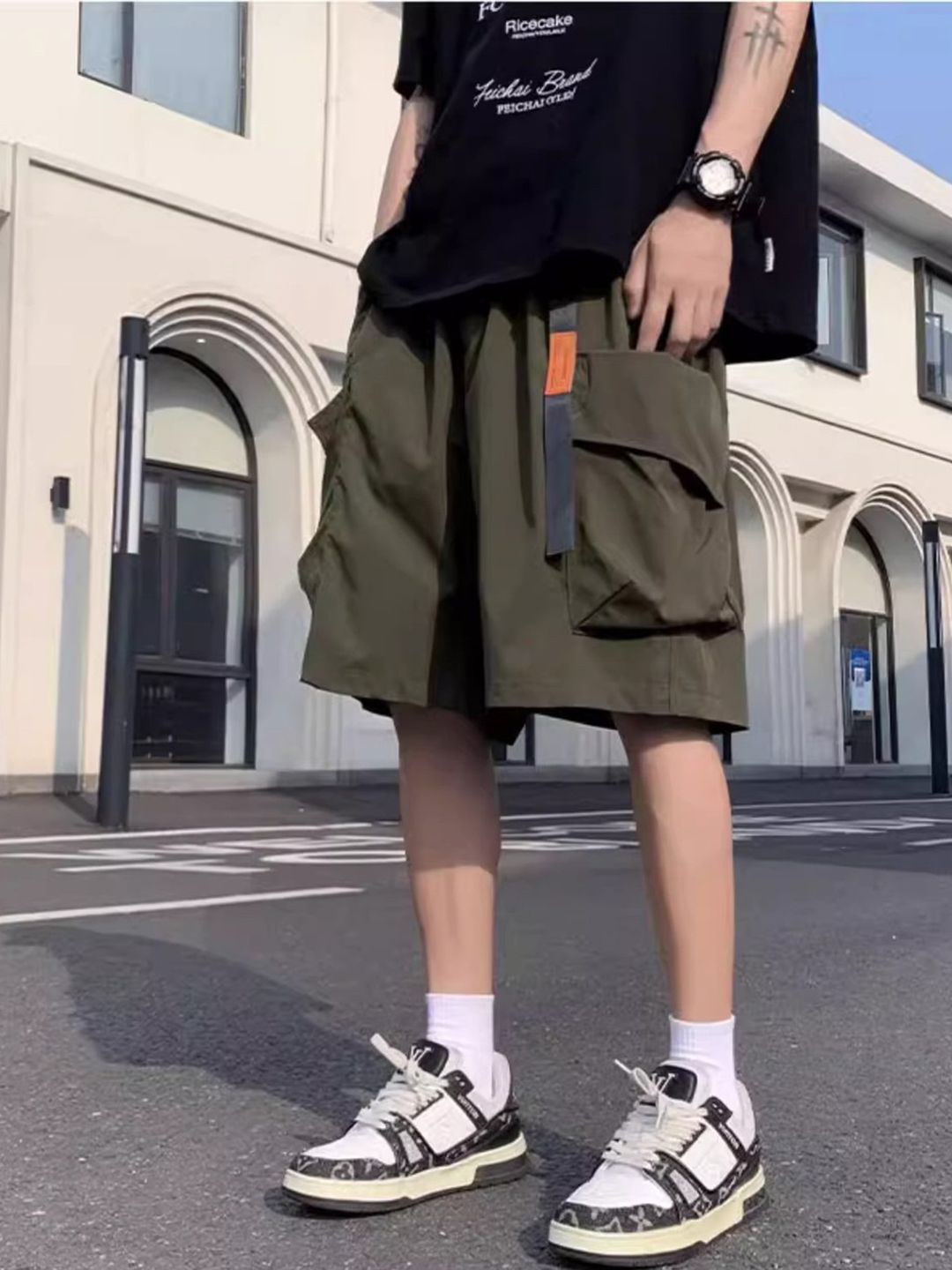

StyleCast Men Solid Loose Fit Cargo Shorts, Green