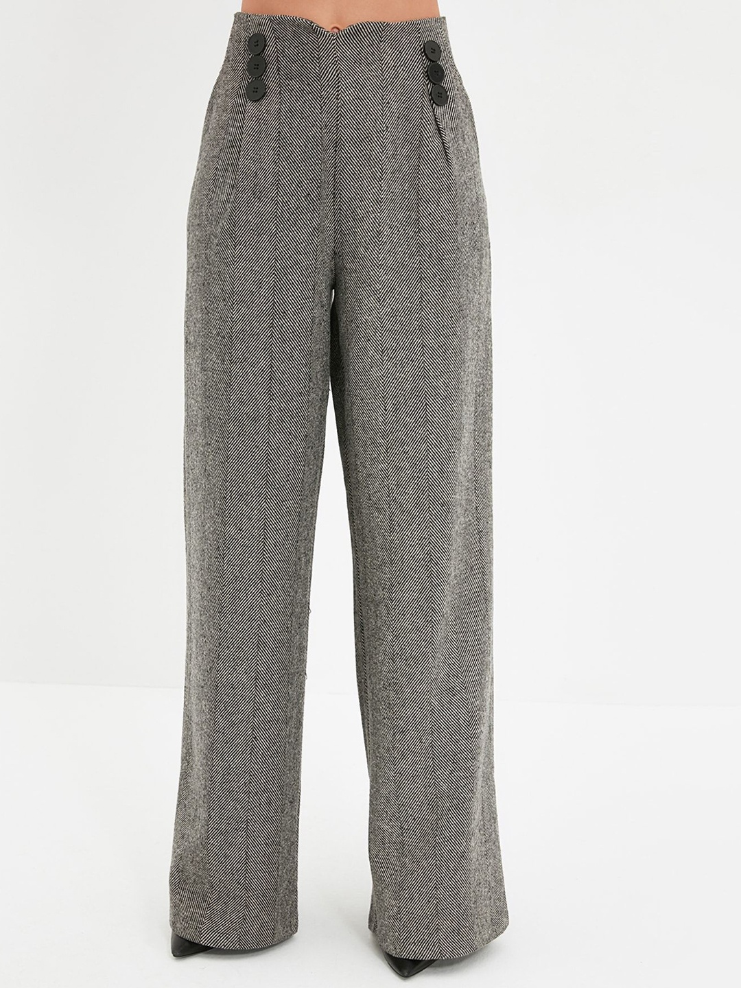 

Trendyol Women Solid High-Rise Parallel Trousers, Na