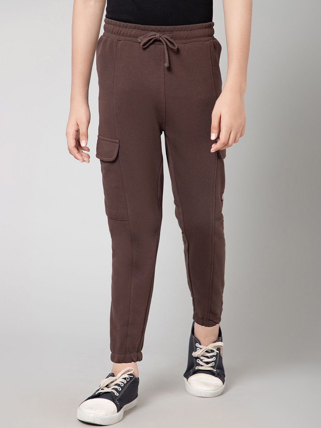 

Alan Jones Boys Mid-Rise Cargo Joggers, Brown