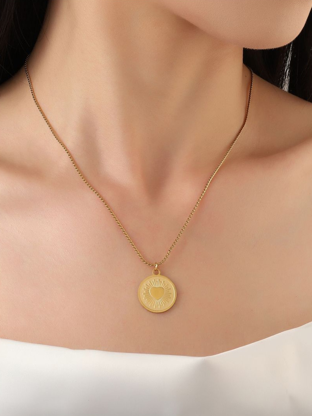

SALTY Ray Of Heart Stainless Steel Circular Pendant with Chain, Gold