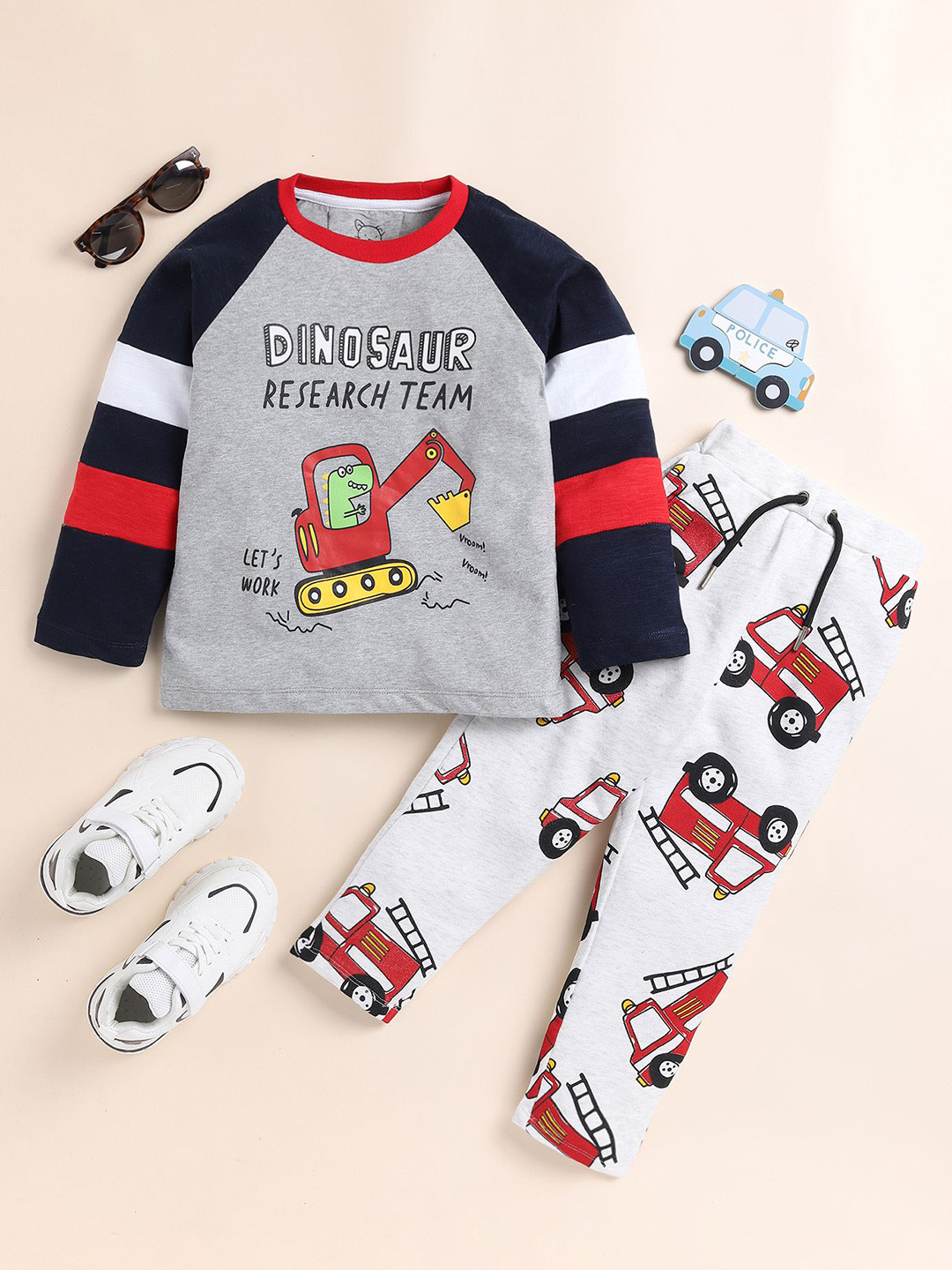 

YK Boys Graphic Printed T-shirt With Trousers, Grey