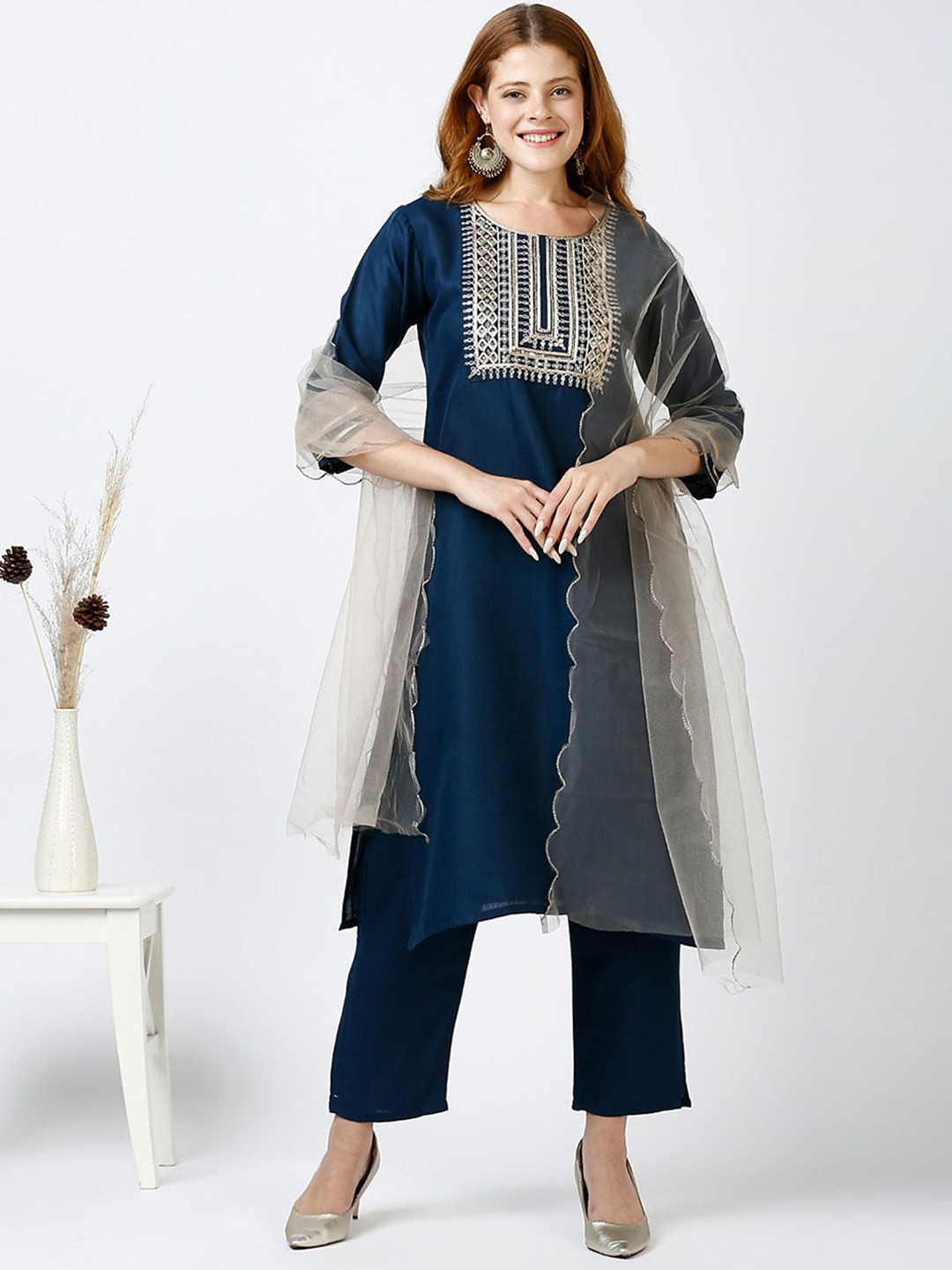 

MORLY Floral Yoke Design Straight Kurta with Trousers & With Dupatta, Navy blue