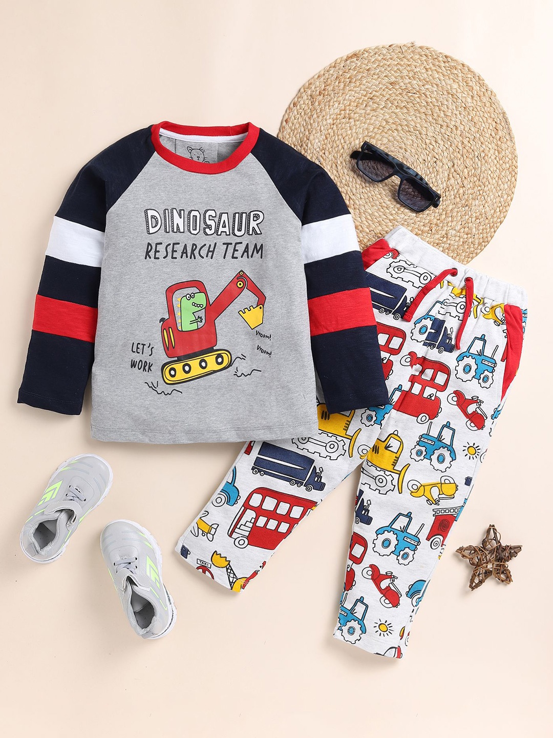 

YK Boys Graphic Printed T-shirt With Trousers, Grey