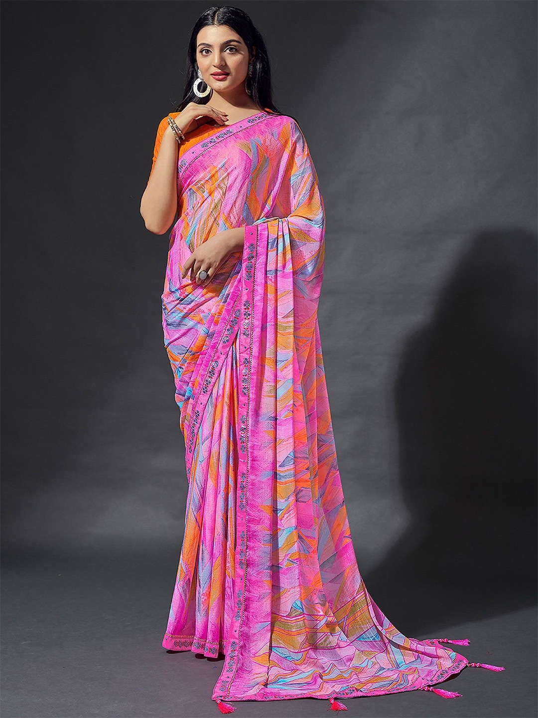 

KALINI Geometric Printed Saree, Pink