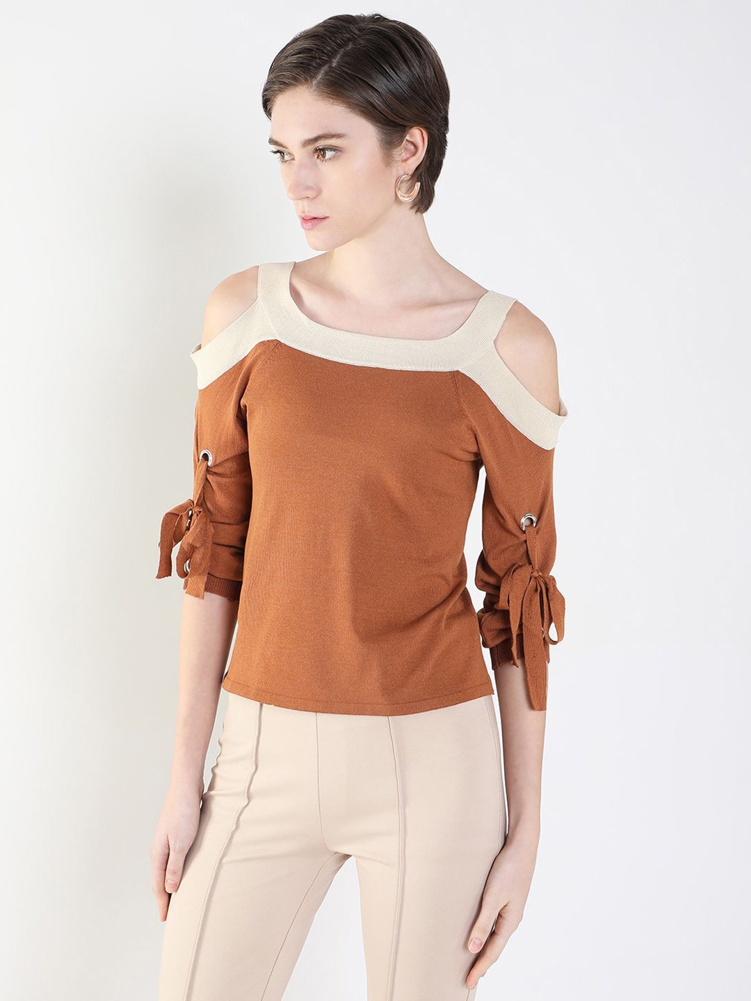 

SHOWOFF Cold-Shoulder Top, Camel brown