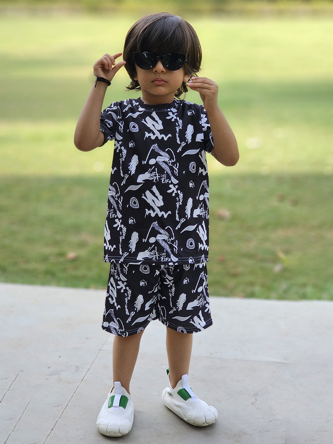 

Emblica Unisex Kids Printed T-shirt with Shorts, Black