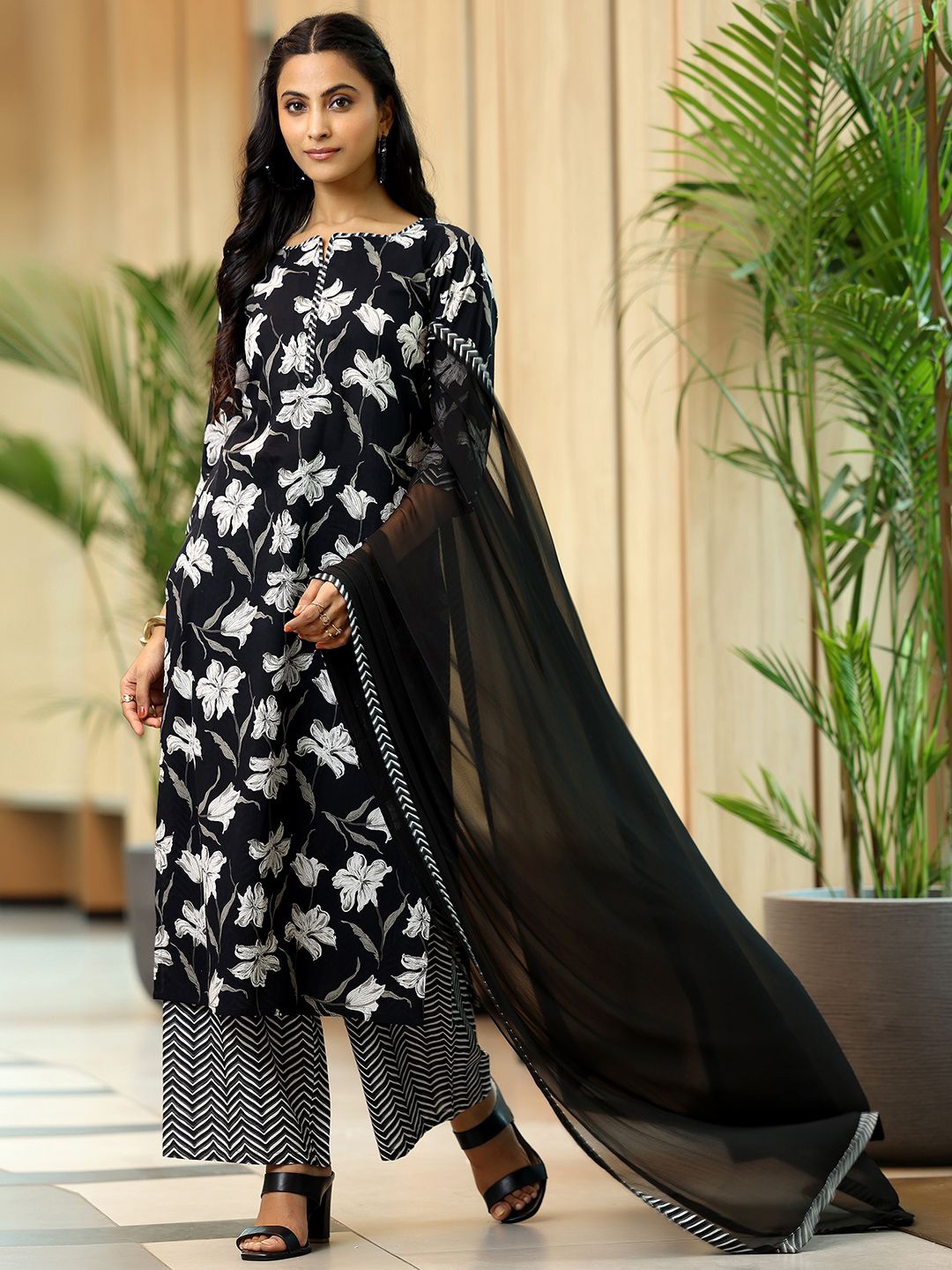 

Libas Floral Printed Regular Pure Cotton Kurta with Palazzos & Dupatta, Black