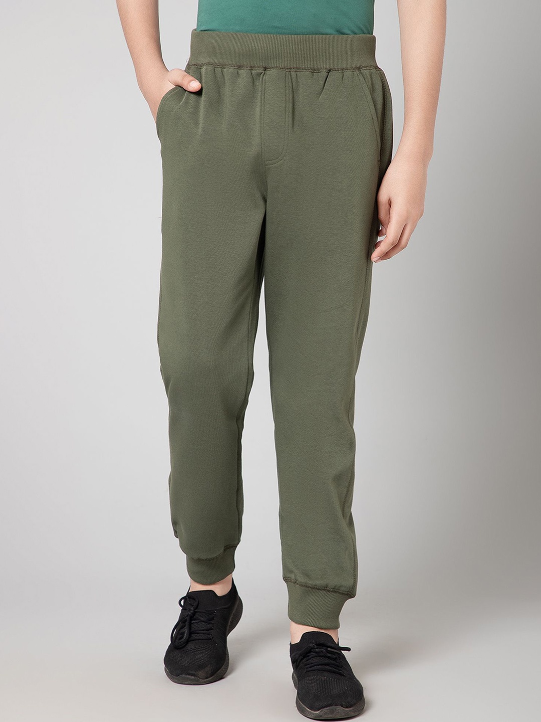 

Alan Jones Boys Mid Rise Joggers, Olive