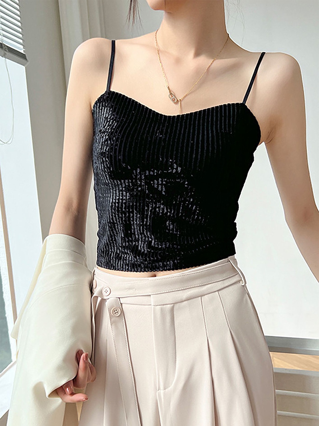 

LULU & SKY Top, Black
