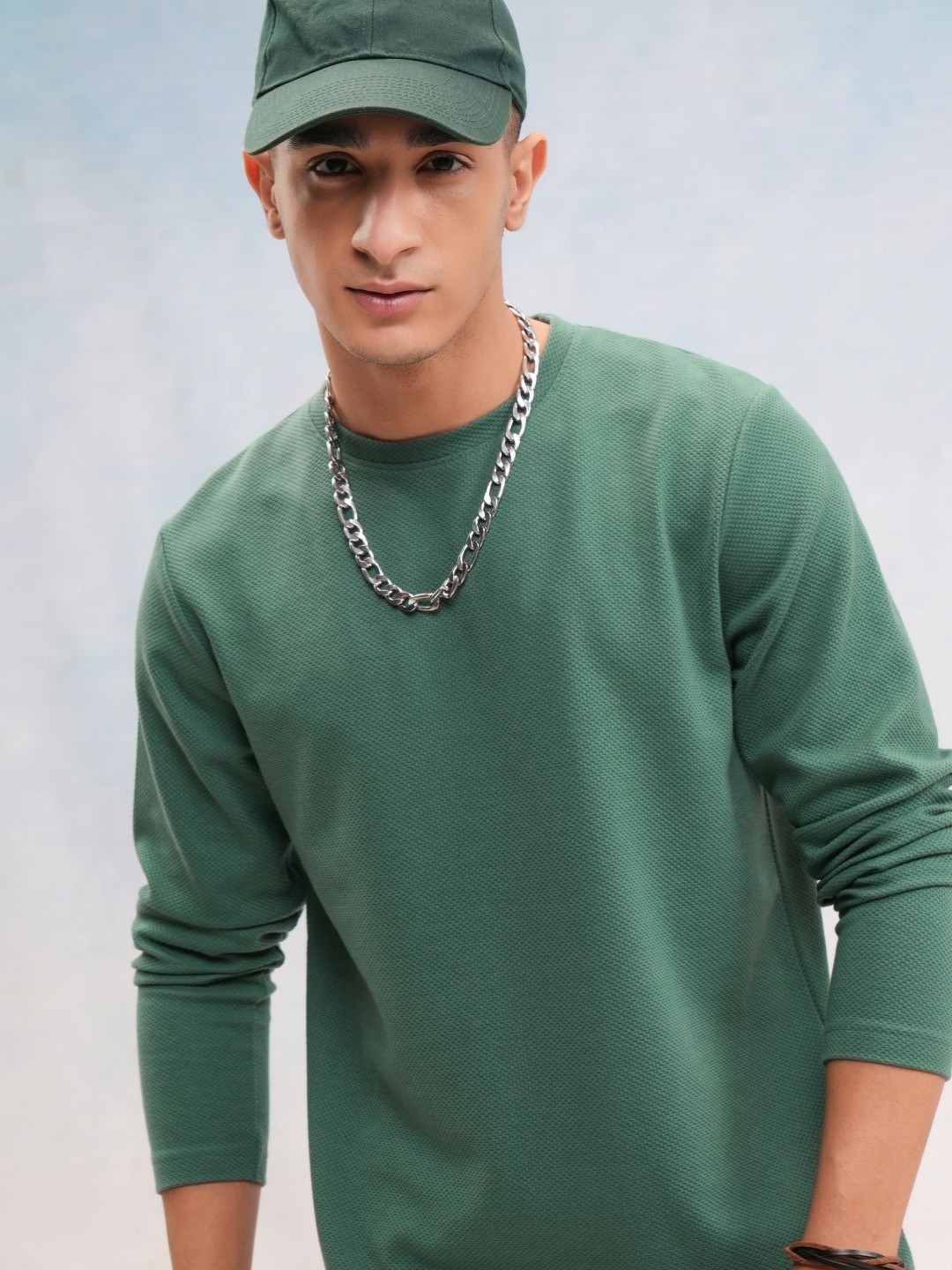 

HIGHLANDER Men Solid Round Neck Cotton Relaxed Fit T-shirt, Green