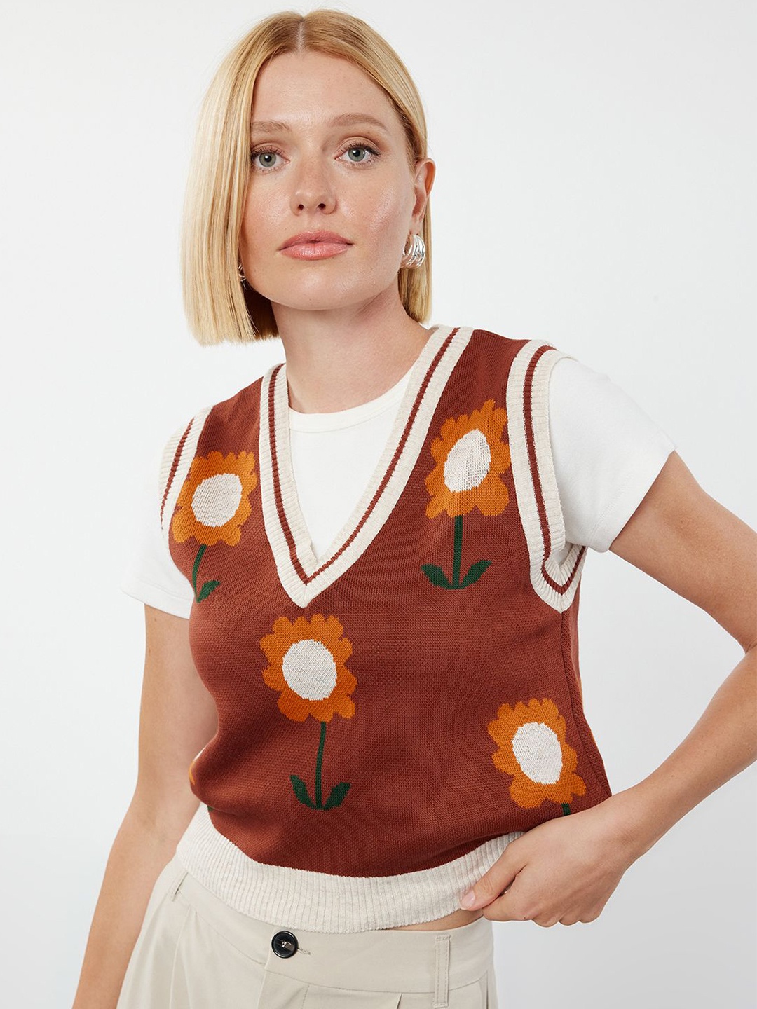 

Trendyol Women Floral Printed Crop Sweater Vest, Brown