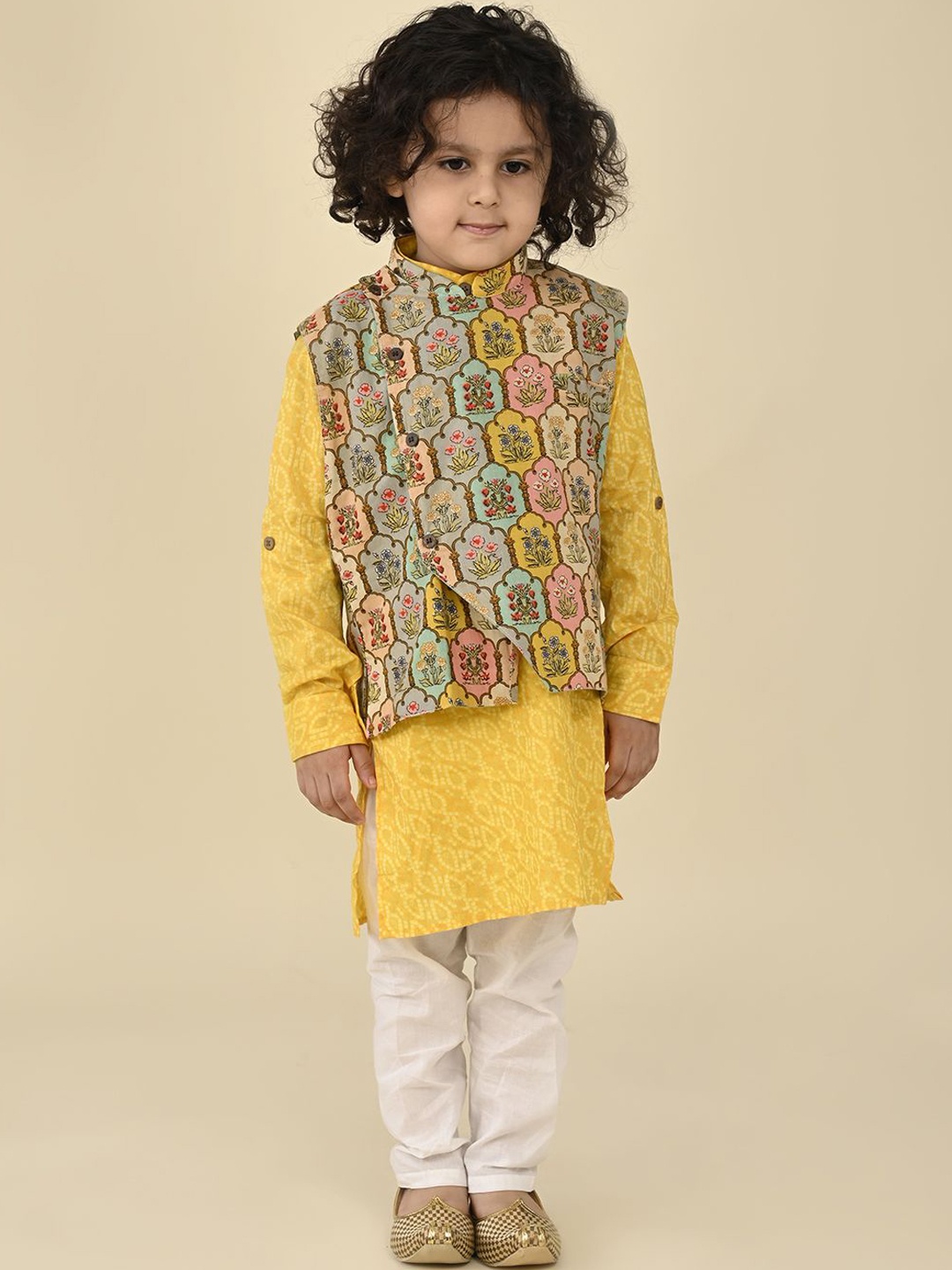 

LIL PITAARA Boys Floral Printed Regular Pure Cotton Kurta with Pyjamas With Nehru Jacket, Yellow