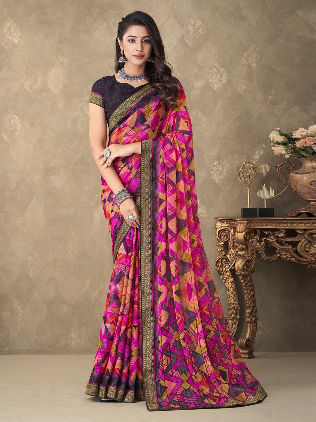 

KALINI Zari Geometric Printed Celebrity Saree, Pink