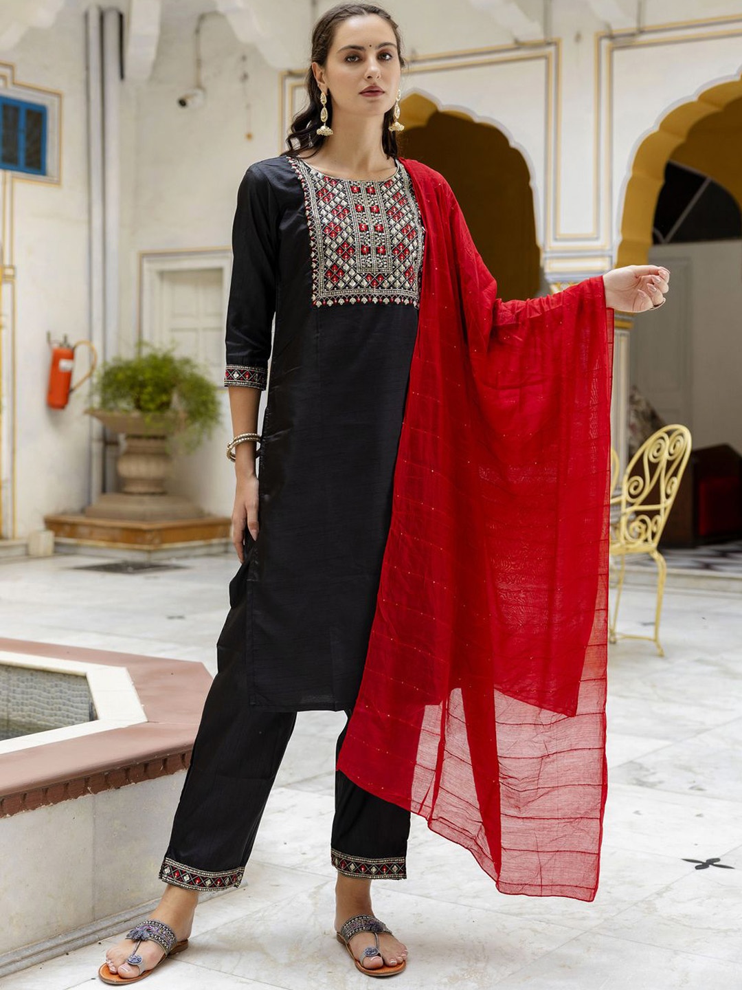 

VredeVogel Floral Embroidered Straight Kurta & Trousers With Dupatta, Black