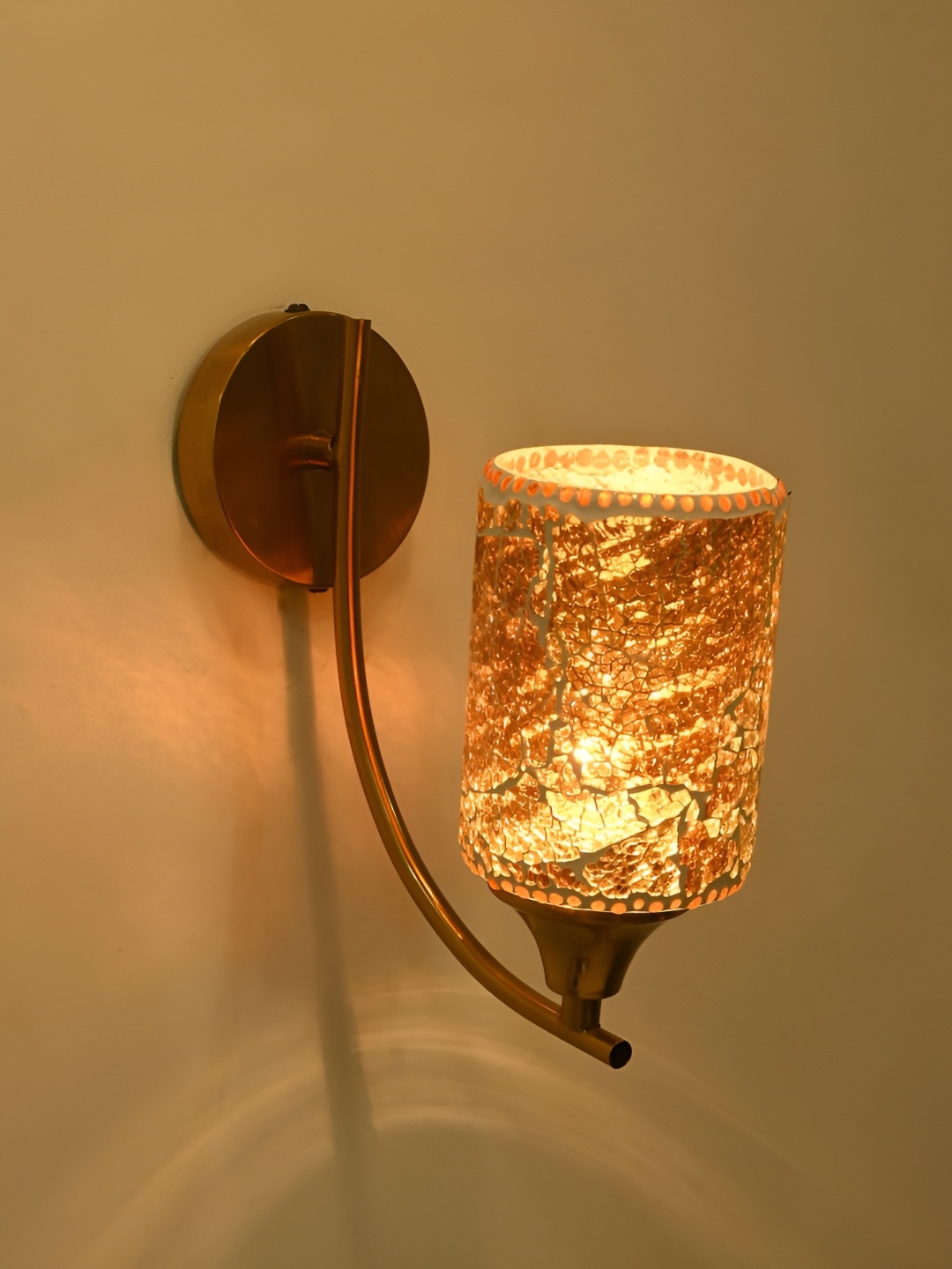 

Afast Gold-Toned & Orange-Coloured Textured Glass Cylinder Shaped Wall Lamp