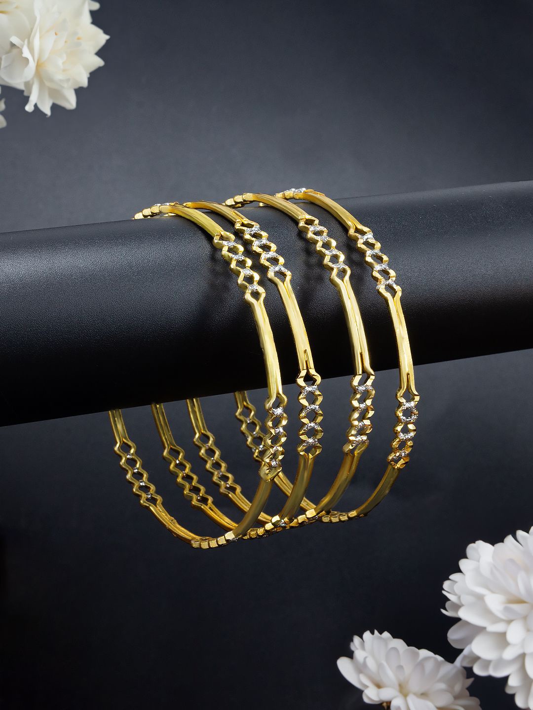 

PRIVIU Set Of 4 Gold-Plated Stone Studded Bangles