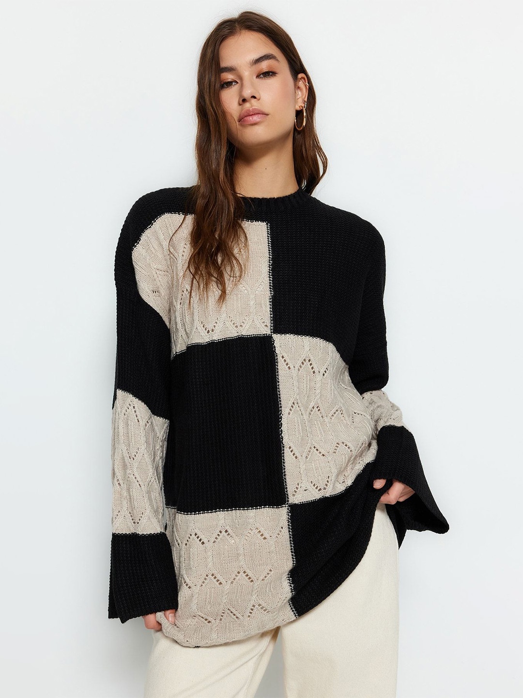 

Trendyol Women Checked Longline Pullover, Black