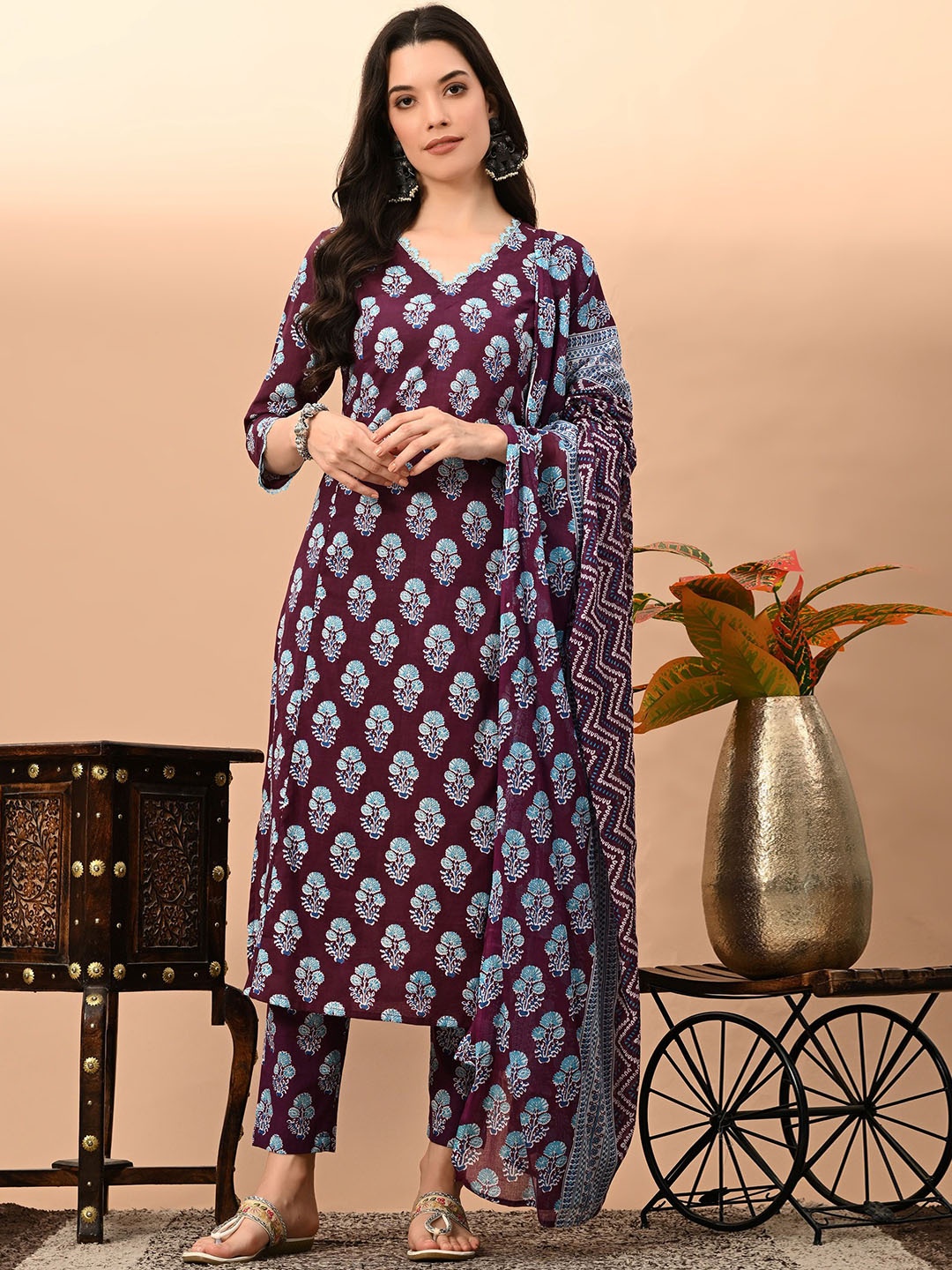 

LYCHNIS Women Floral Printed Regular Pure Cotton Kurta with Trousers & With Dupatta, Purple
