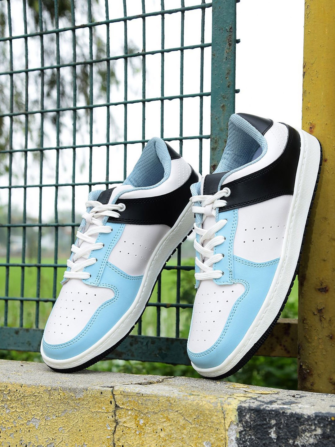 

Liberty Men Colourblocked Sneakers, Blue