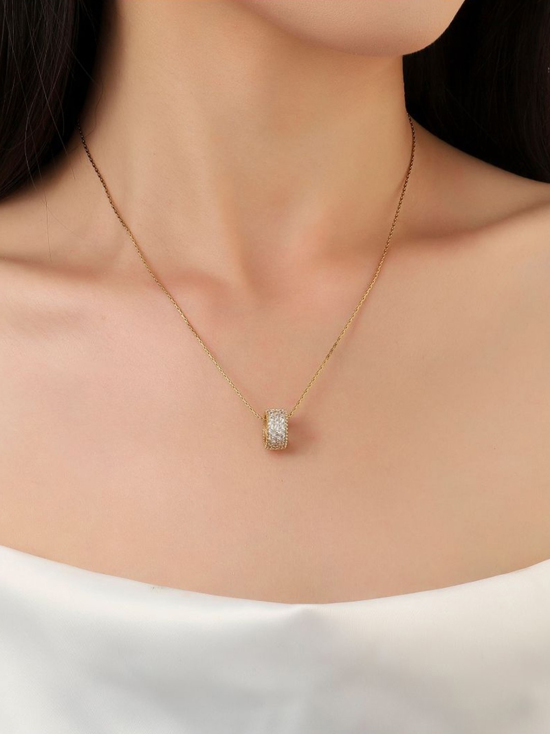 

SALTY Circular Pendant With Chains, Gold