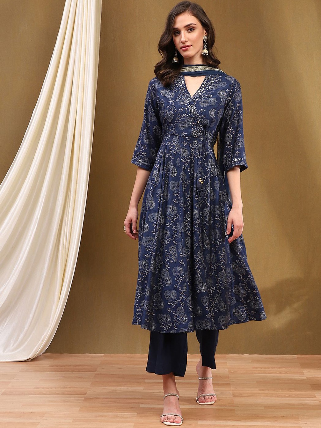 

Biba Floral Printed Sequinned V-Neck Anarkali Kurta with Palazzos & Dupatta, Navy blue